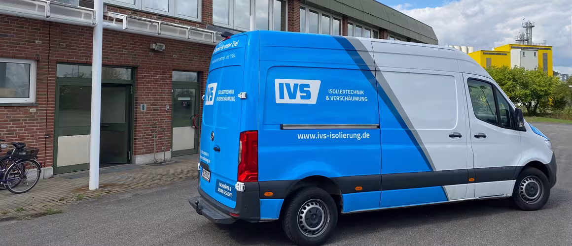 Mitarbeiter des IVS-Teams in der eigenen Werkstatt — Familienbetrieb für technische Isolierung in Malchin seit 1984
